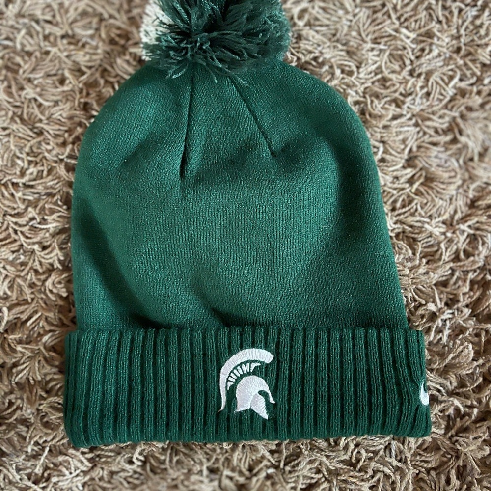 BNWT Green Pom-Pom Nike winter hat
